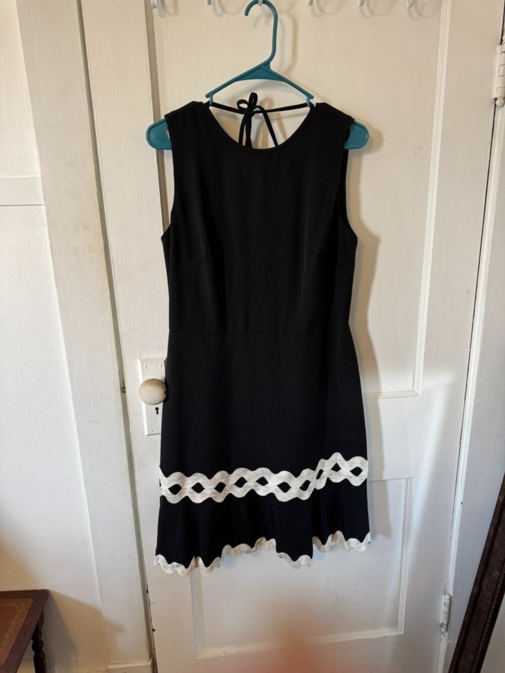 Julia Jordan Black Sleeveless A-Line Dress With White Detail. Size 10.